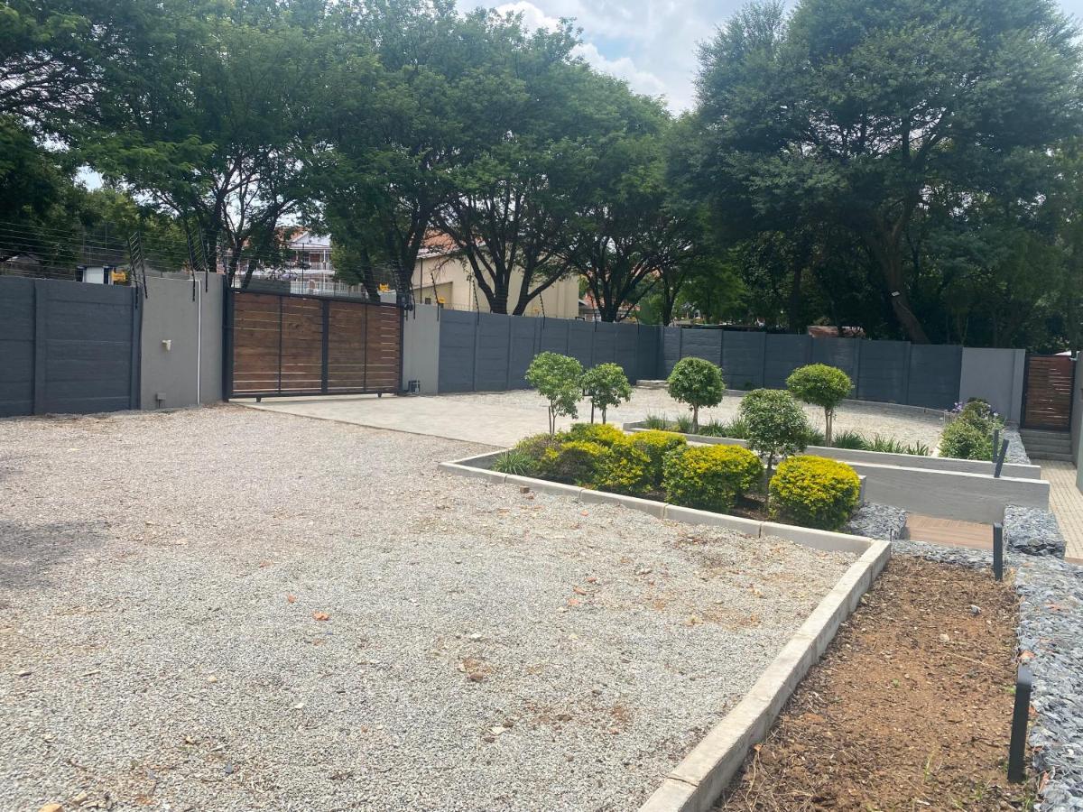 The Guesthouse 6 On Vrede Johannesburg Exterior photo